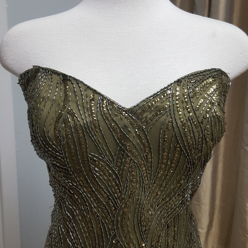 Dress - Picture 3 of 3